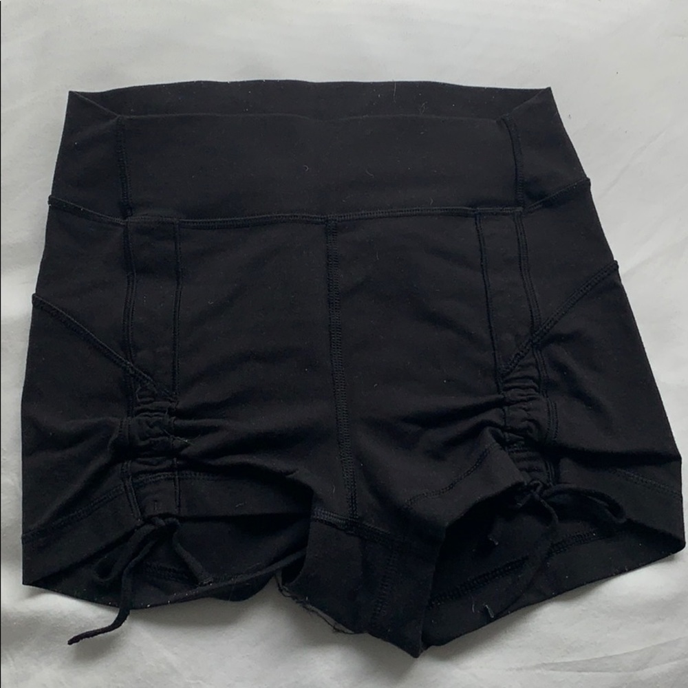 Lululemon 2.5” Studio Short with ties